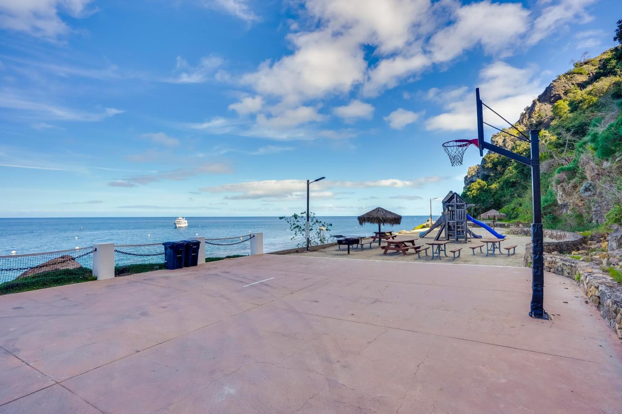 Bright Catalina Island Condo With Ocean Views! อาวาลอน ภายนอก รูปภาพ