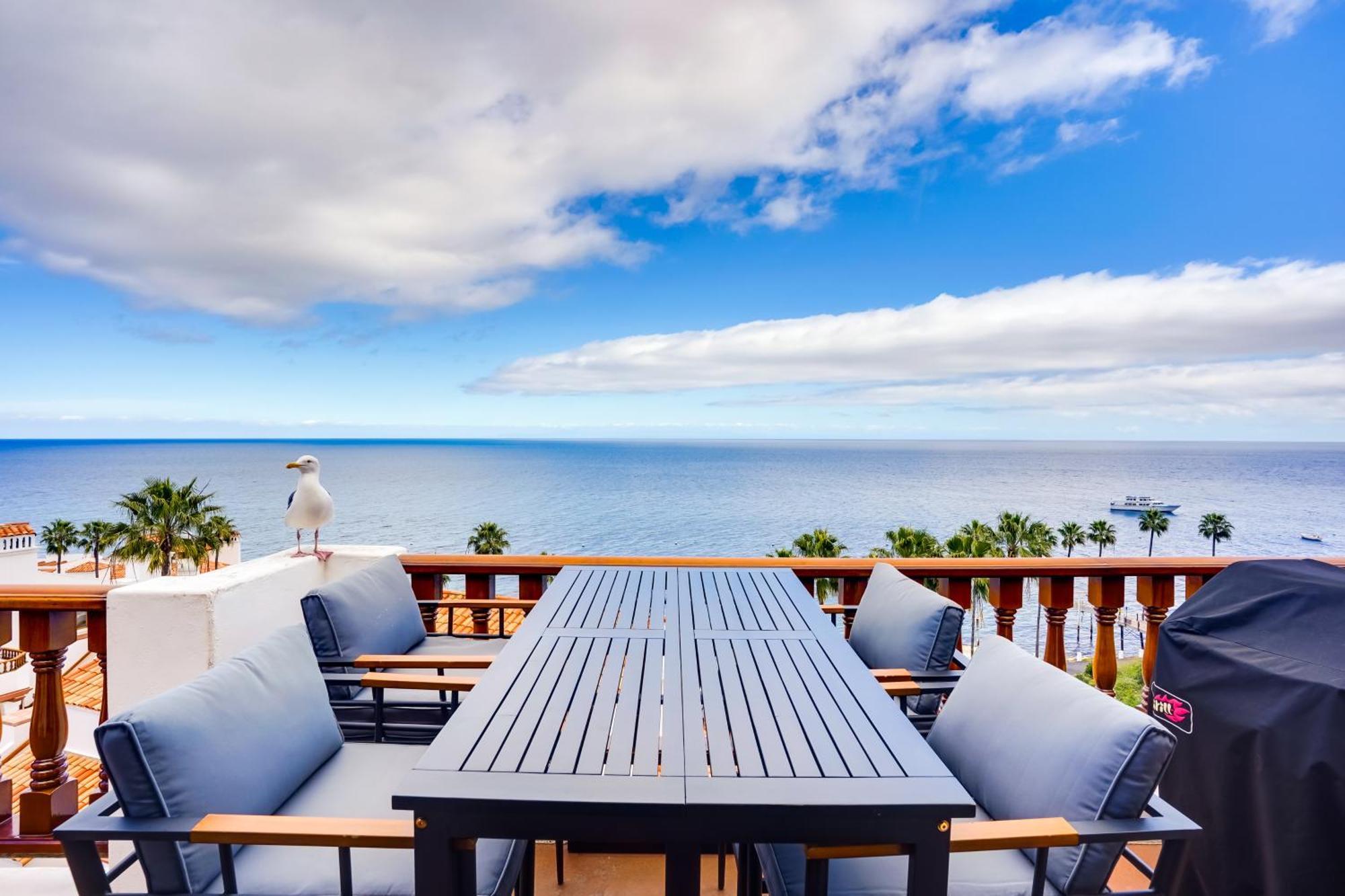 Bright Catalina Island Condo With Ocean Views! อาวาลอน ภายนอก รูปภาพ
