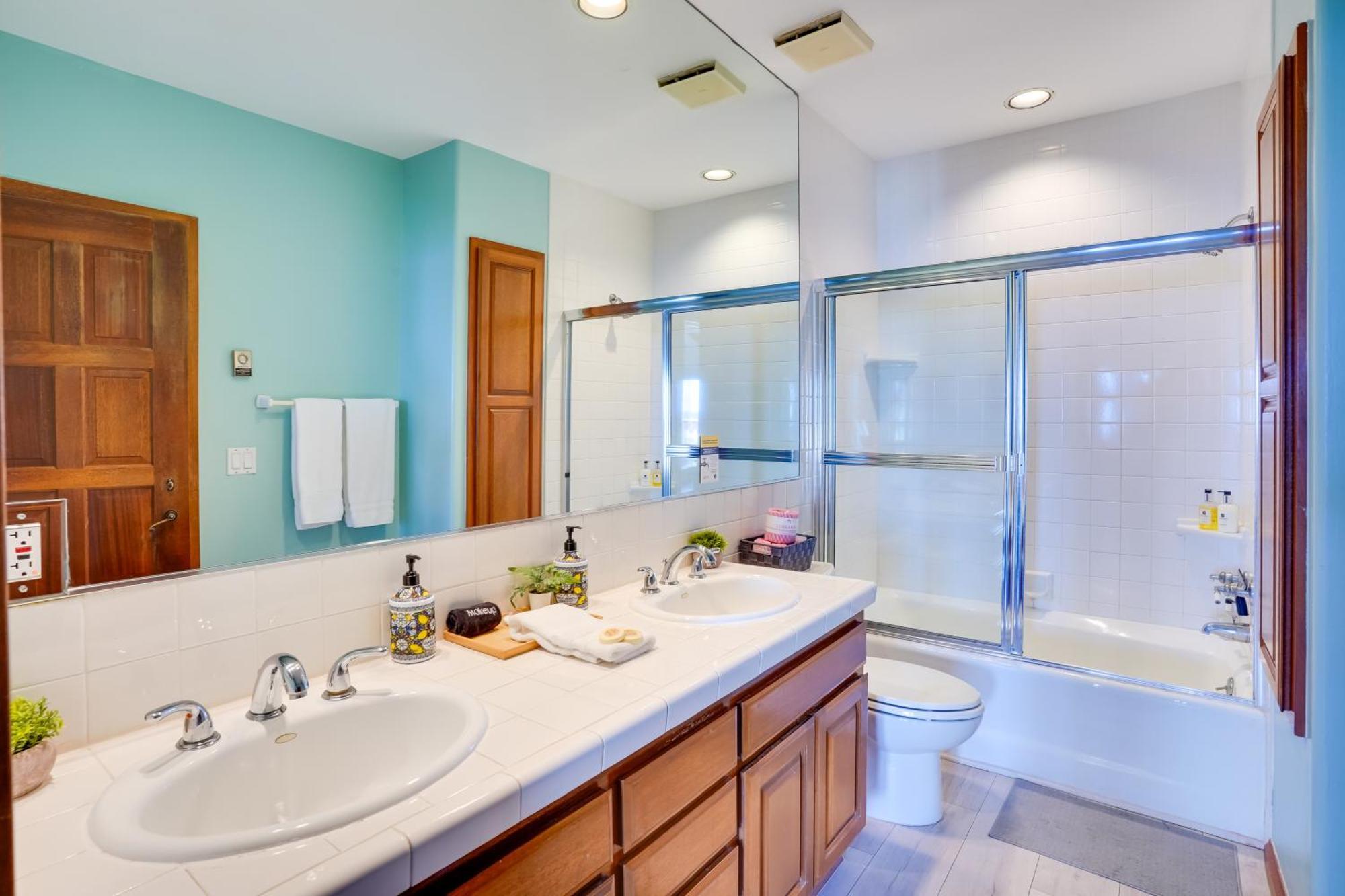 Bright Catalina Island Condo With Ocean Views! อาวาลอน ภายนอก รูปภาพ